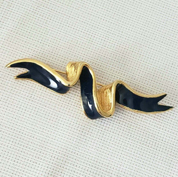 Ribbon Banner Brooch/Pin Navy Enameled With Gold Tone - Picture 3 of 5